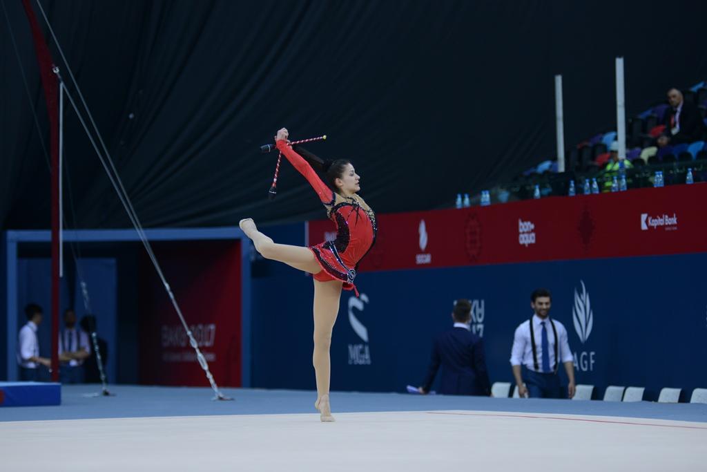 İslamiadada bədii gimnastika üzrə yarışların ikinci günü FOTOLARDA 