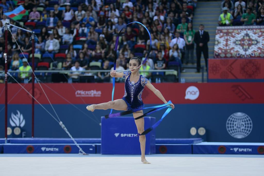 İslamiadada bədii gimnastika üzrə yarışların ikinci günü FOTOLARDA 