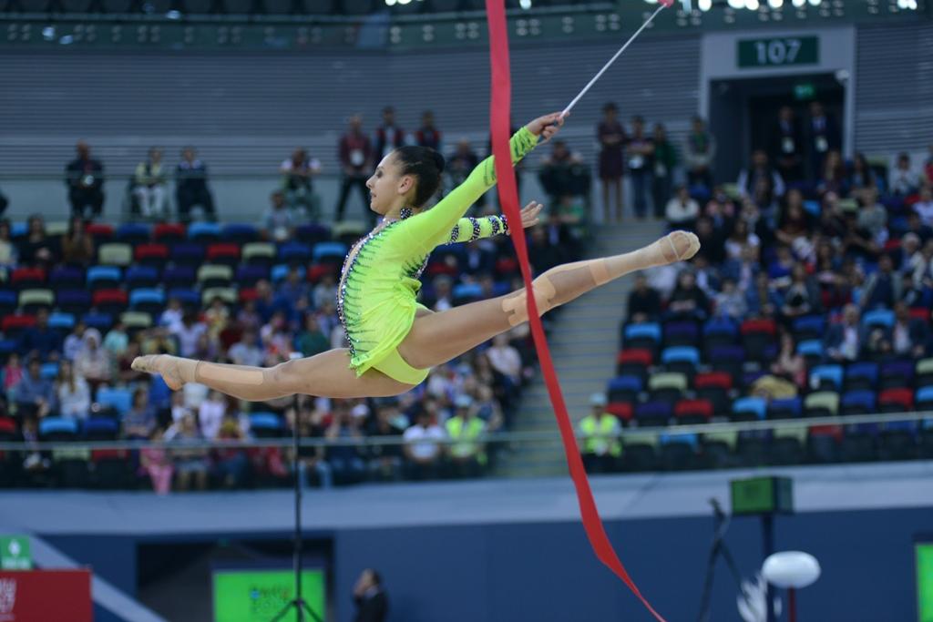 İslamiadada bədii gimnastika üzrə yarışların ikinci günü FOTOLARDA 