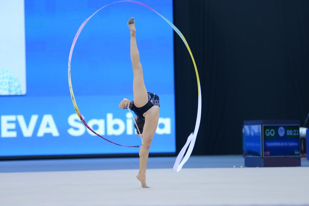 İslamiadada bədii gimnastika üzrə yarışların ikinci günü FOTOLARDA 