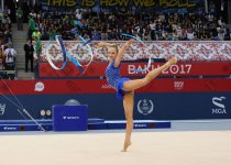 Birinci vitse-prezident Mehriban Əliyeva İslamiadada bədii gimnastika yarışlarının qaliblərini mükafatlandırıb (FOTO)