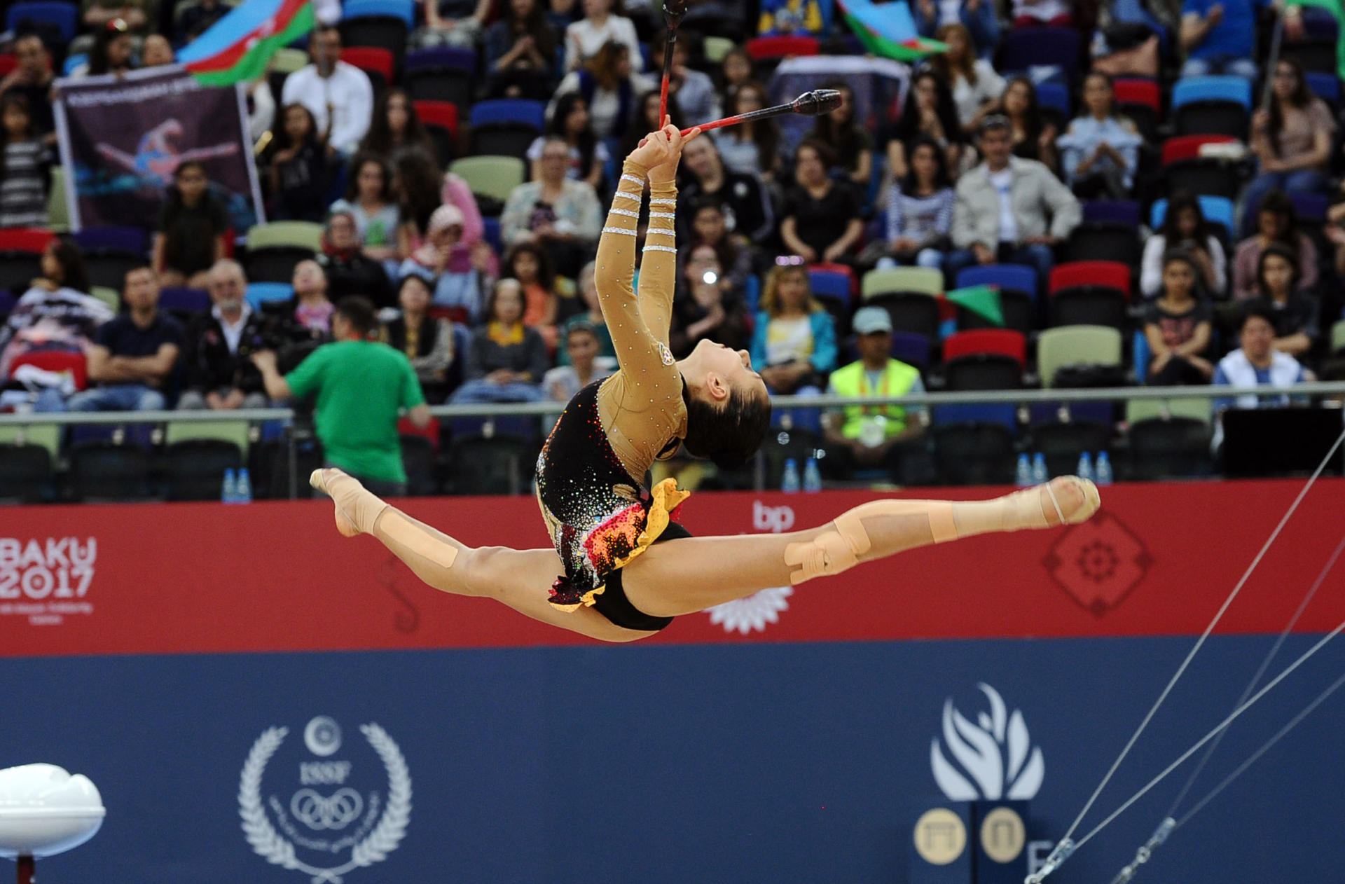 Birinci vitse-prezident Mehriban Əliyeva İslamiadada bədii gimnastika yarışlarının qaliblərini mükafatlandırıb (FOTO)