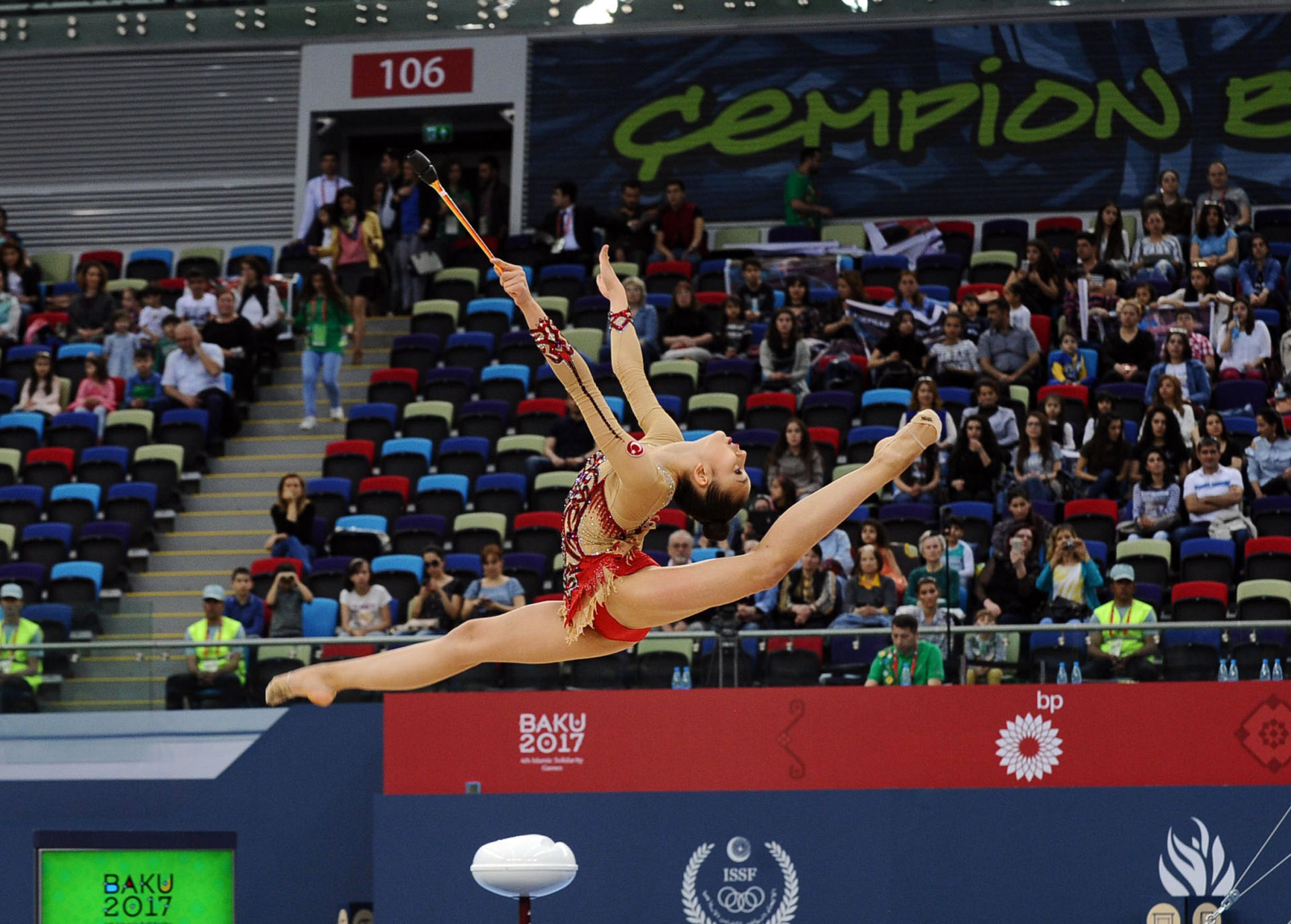 Birinci vitse-prezident Mehriban Əliyeva İslamiadada bədii gimnastika yarışlarının qaliblərini mükafatlandırıb (FOTO)