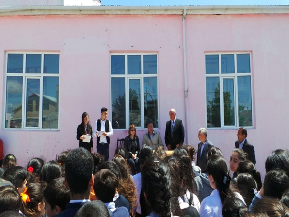 Laçın məktəbində Şərif Ağayarla “İmzalı görüş” olub (FOTO)