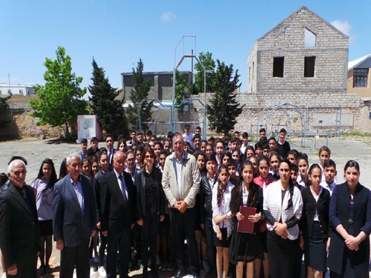 Laçın məktəbində Şərif Ağayarla “İmzalı görüş” olub (FOTO)
