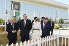Prezident İlham Əliyev və xanımı XXIII Azərbaycan Beynəlxalq Qida Sənayesi və XI Azərbaycan Beynəlxalq Kənd Təsərrüfatı sərgiləri ilə tanış olublar (FOTO) (YENİLƏNİB)