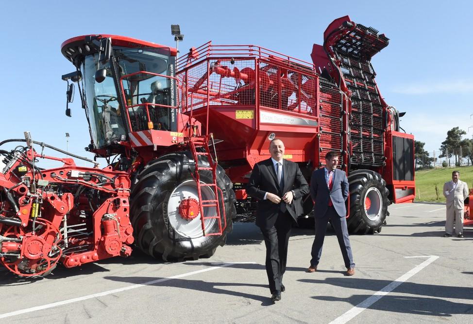 Prezident İlham Əliyev və xanımı XXIII Azərbaycan Beynəlxalq Qida Sənayesi və XI Azərbaycan Beynəlxalq Kənd Təsərrüfatı sərgiləri ilə tanış olublar (FOTO) (YENİLƏNİB)