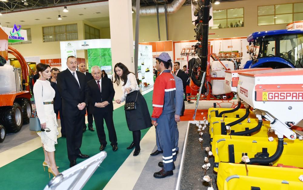 Prezident İlham Əliyev və xanımı XXIII Azərbaycan Beynəlxalq Qida Sənayesi və XI Azərbaycan Beynəlxalq Kənd Təsərrüfatı sərgiləri ilə tanış olublar (FOTO) (YENİLƏNİB)