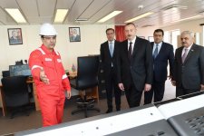 Prezident İlham Əliyev Heydər Əliyev adına yarımdalma qazma qurğusunun açılışında iştirak edib (YENİLƏNİB) (FOTO)