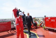 Prezident İlham Əliyev Heydər Əliyev adına yarımdalma qazma qurğusunun açılışında iştirak edib (YENİLƏNİB) (FOTO)