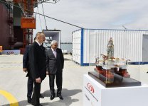 Prezident İlham Əliyev Heydər Əliyev adına yarımdalma qazma qurğusunun açılışında iştirak edib (YENİLƏNİB) (FOTO)