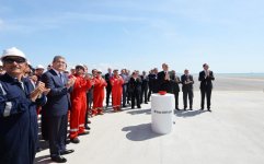 Prezident İlham Əliyev Heydər Əliyev adına yarımdalma qazma qurğusunun açılışında iştirak edib (YENİLƏNİB) (FOTO)
