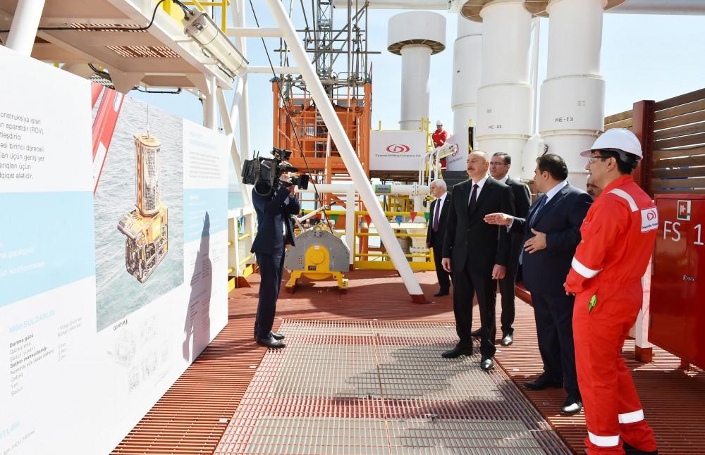 Prezident İlham Əliyev Heydər Əliyev adına yarımdalma qazma qurğusunun açılışında iştirak edib (YENİLƏNİB) (FOTO)