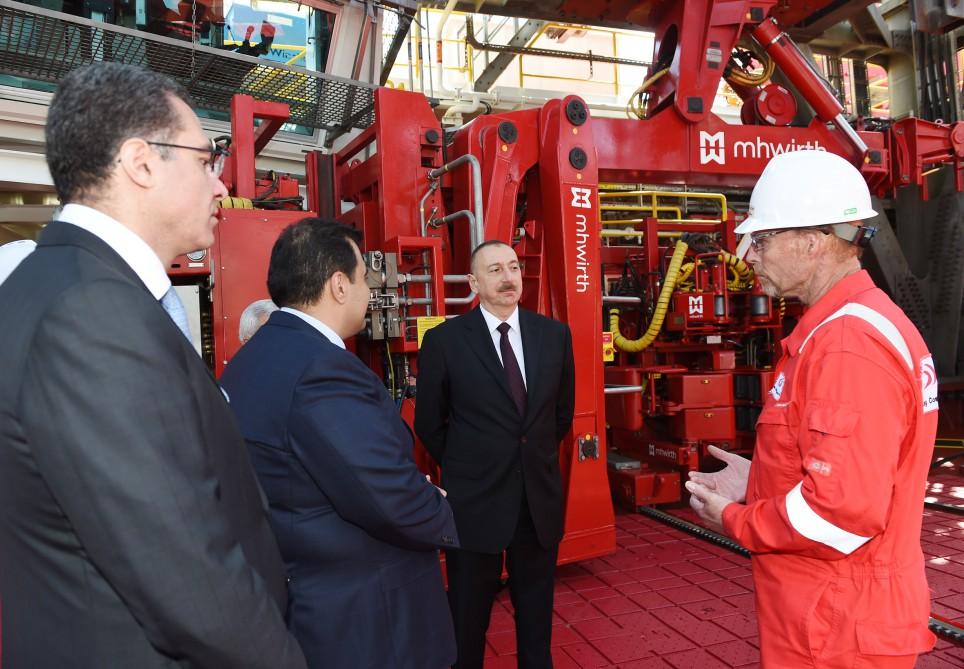 Prezident İlham Əliyev Heydər Əliyev adına yarımdalma qazma qurğusunun açılışında iştirak edib (YENİLƏNİB) (FOTO)