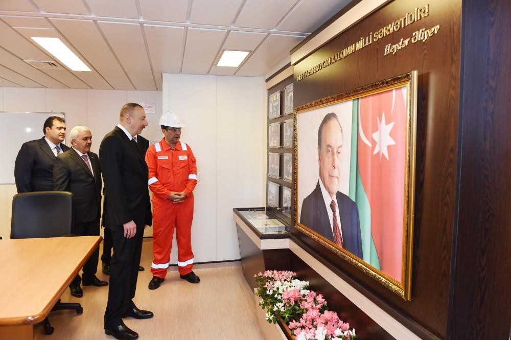 Prezident İlham Əliyev Heydər Əliyev adına yarımdalma qazma qurğusunun açılışında iştirak edib (YENİLƏNİB) (FOTO)