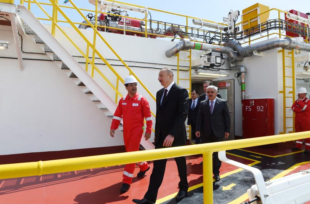 Prezident İlham Əliyev Heydər Əliyev adına yarımdalma qazma qurğusunun açılışında iştirak edib (YENİLƏNİB) (FOTO)