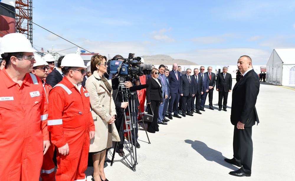 Prezident İlham Əliyev Heydər Əliyev adına yarımdalma qazma qurğusunun açılışında iştirak edib (YENİLƏNİB) (FOTO)