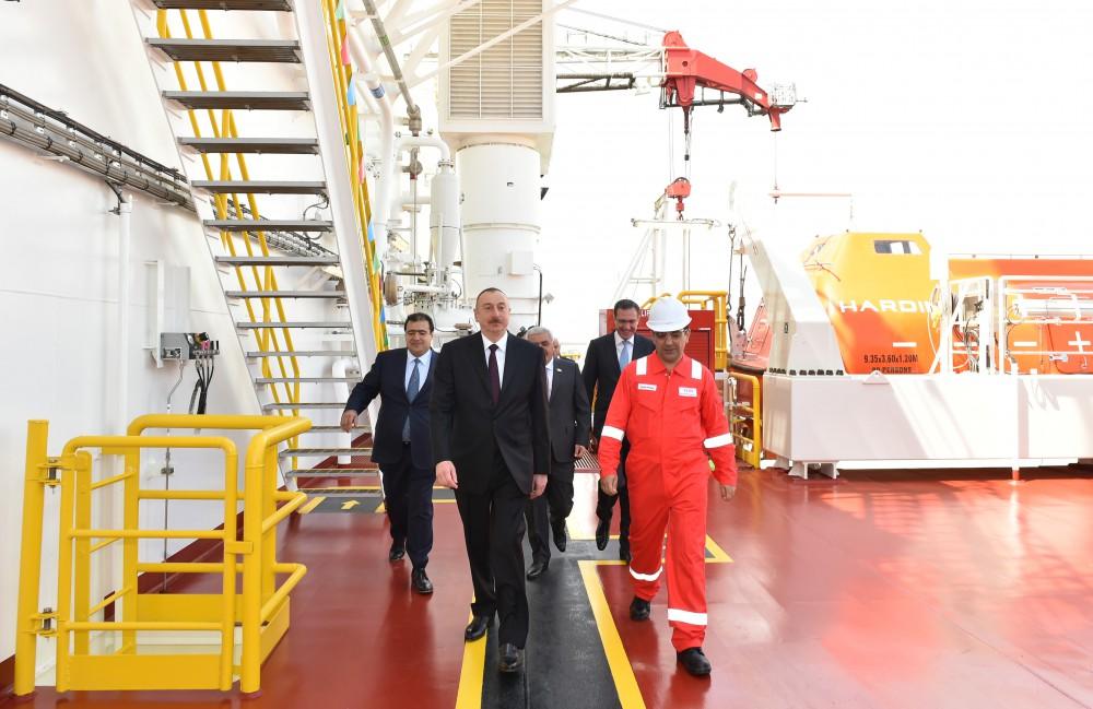 Prezident İlham Əliyev Heydər Əliyev adına yarımdalma qazma qurğusunun açılışında iştirak edib (YENİLƏNİB) (FOTO)
