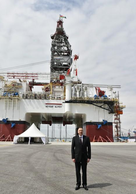 Prezident İlham Əliyev Heydər Əliyev adına yarımdalma qazma qurğusunun açılışında iştirak edib (YENİLƏNİB) (FOTO)