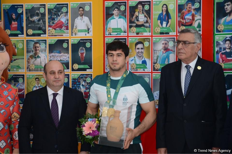 "Zəfər günləri": İslamiadada qalib gələn idmançılarımızla görüş keçirilib (FOTO)