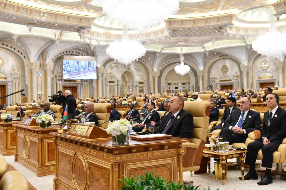 Prezident İlham Əliyev Ərəb-İslam-Amerika Sammitində iştirak edib (FOTO) (YENİLƏNİB)