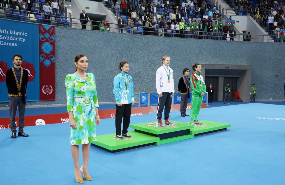Birinci vitse-prezident Mehriban Əliyeva İslamiadada qadın güləşçilərin mükafatlandırma mərasimlərində iştirak edib (YENİLƏNİB) (FOTO, VİDEO)