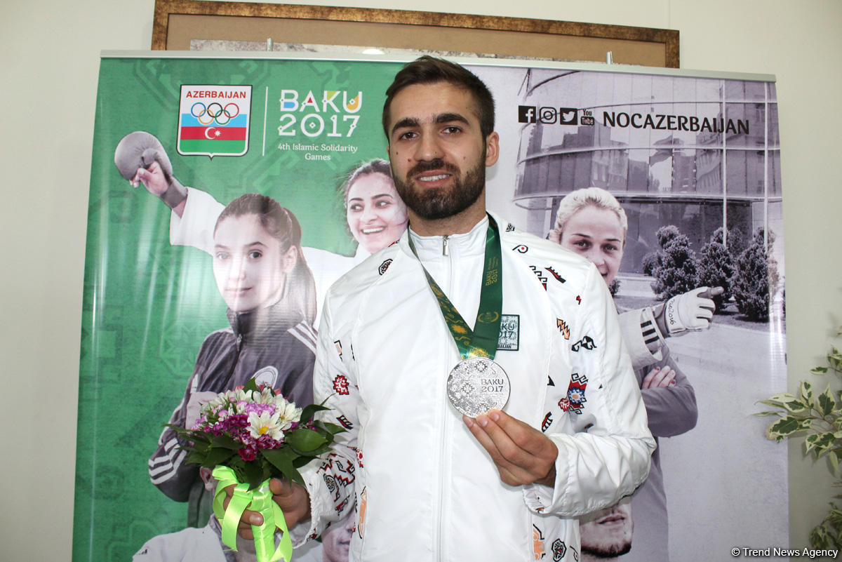 "Zəfər günləri": İslamiadada qalib gələn idmançılar mükafatlandırılıb (FOTO)