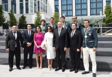 Prezident İlham Əliyev və xanımı IV İslam Həmrəyliyi Oyunlarının qalibləri, məşqçilər və idman ictimaiyyətinin nümayəndələri ilə görüşdə iştirak ediblər (YENİLƏNİB-2) (FOTO)