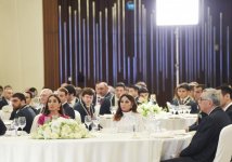 Prezident İlham Əliyev və xanımı IV İslam Həmrəyliyi Oyunlarının qalibləri, məşqçilər və idman ictimaiyyətinin nümayəndələri ilə görüşdə iştirak ediblər (YENİLƏNİB-2) (FOTO)