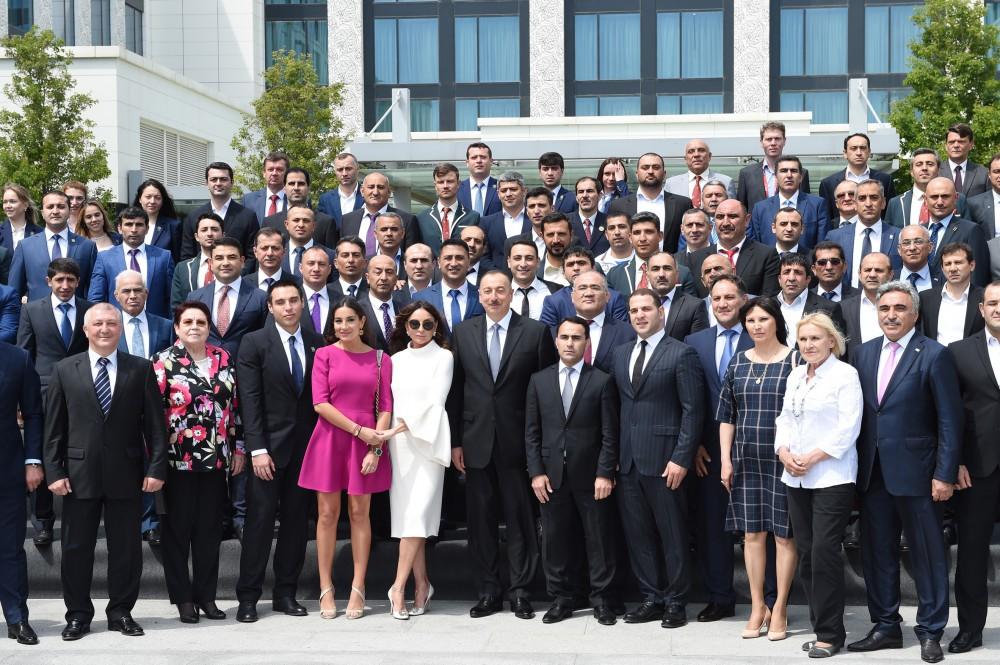Prezident İlham Əliyev və xanımı IV İslam Həmrəyliyi Oyunlarının qalibləri, məşqçilər və idman ictimaiyyətinin nümayəndələri ilə görüşdə iştirak ediblər (YENİLƏNİB-2) (FOTO)