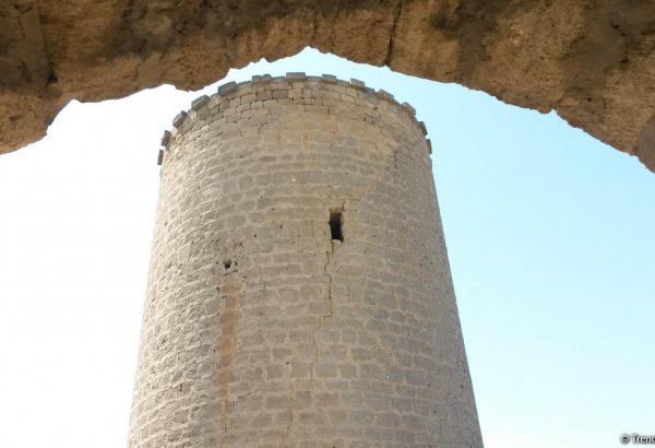 Nardaran qalası – yorğun, atılmış, tənha qala... (FOTO)