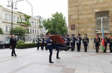 Prezident İlham Əliyev Azərbaycan Xalq Cümhuriyyətinin şərəfinə ucaldılmış abidəni ziyarət edib (FOTO) (YENİLƏNİB)