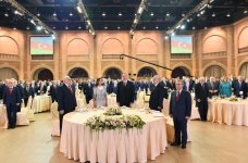 Prezident İlham Əliyev və xanımı Respublika Günü münasibətilə rəsmi qəbulda iştirak ediblər (YENİLƏNİB-2) (FOTO)