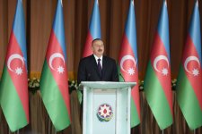 Prezident İlham Əliyev və xanımı Respublika Günü münasibətilə rəsmi qəbulda iştirak ediblər (YENİLƏNİB-2) (FOTO)