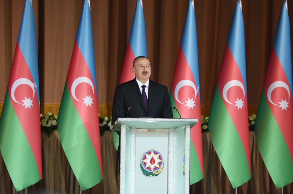 Prezident İlham Əliyev və xanımı Respublika Günü münasibətilə rəsmi qəbulda iştirak ediblər (YENİLƏNİB-2) (FOTO)