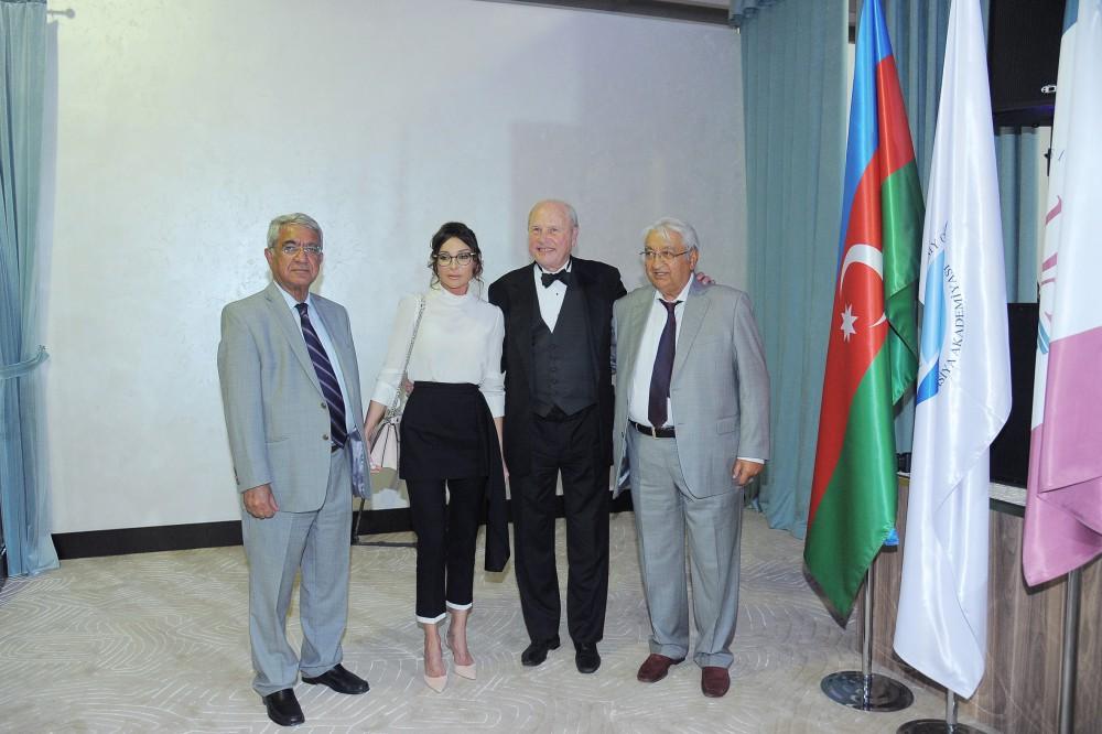 Birinci vitse-prezident Mehriban Əliyeva Milli Aviasiya Akademiyası və ADA Universitetinin Respublika Günü münasibətilə birgə tədbirində iştirak edib (FOTO) (YENİLƏNİB)