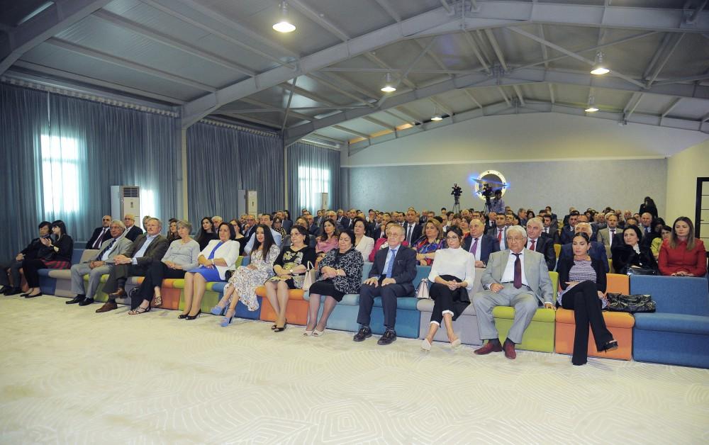 Birinci vitse-prezident Mehriban Əliyeva Milli Aviasiya Akademiyası və ADA Universitetinin Respublika Günü münasibətilə birgə tədbirində iştirak edib (FOTO) (YENİLƏNİB)