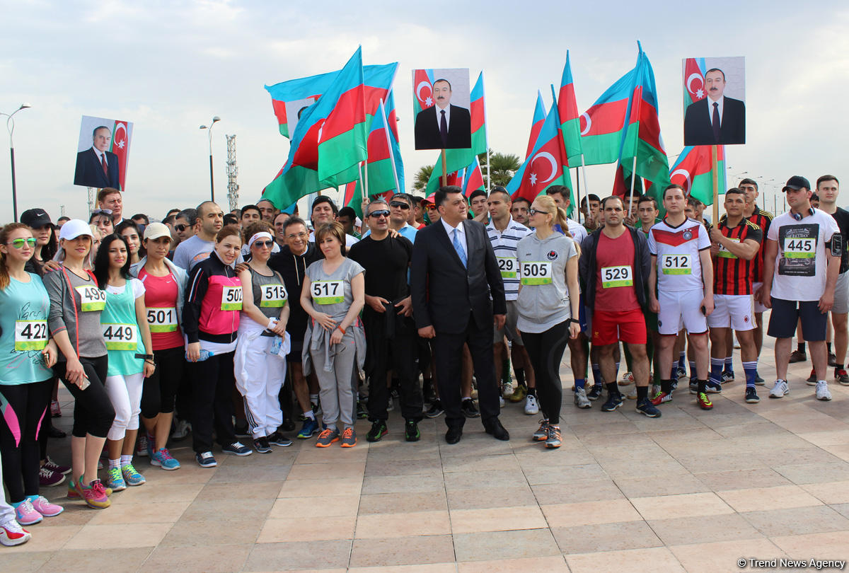 28 May - Respublika Günü münasibətilə yürüş keçirilib (FOTO)