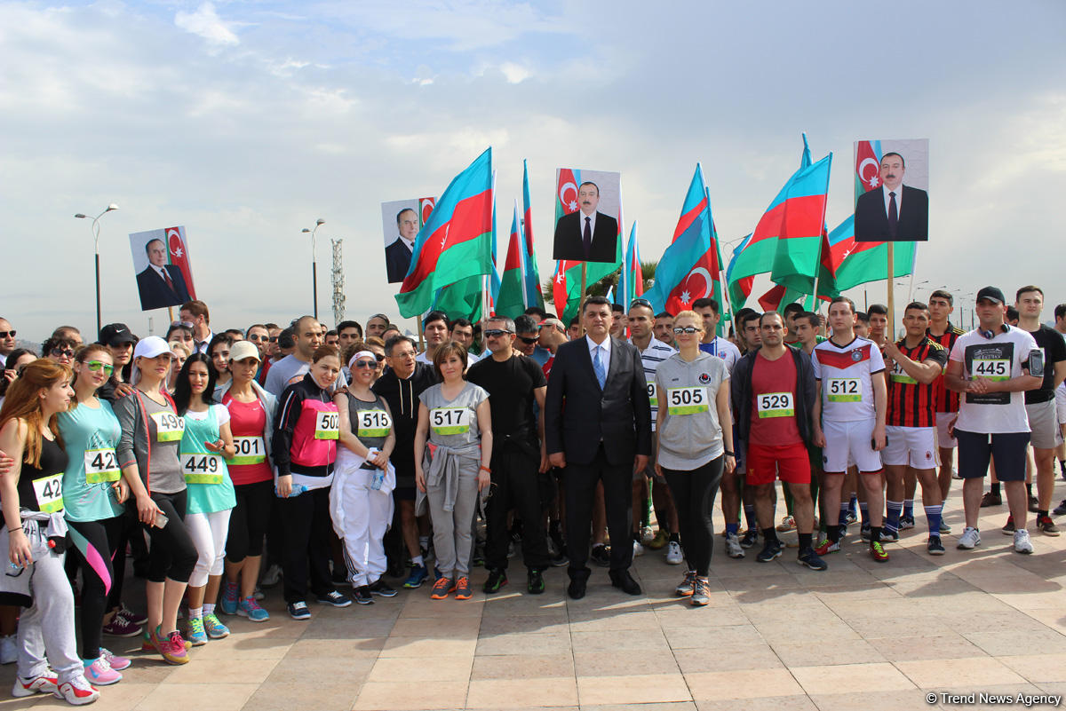 28 May - Respublika Günü münasibətilə yürüş keçirilib (FOTO)
