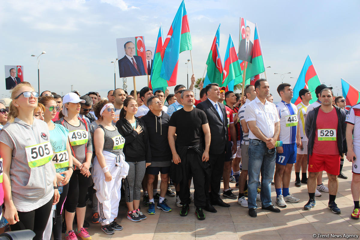28 May - Respublika Günü münasibətilə yürüş keçirilib (FOTO)