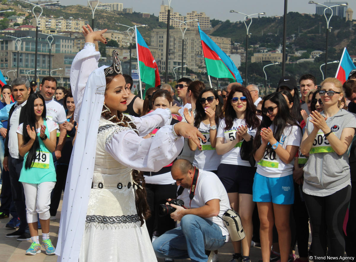 28 May - Respublika Günü münasibətilə yürüş keçirilib (FOTO)