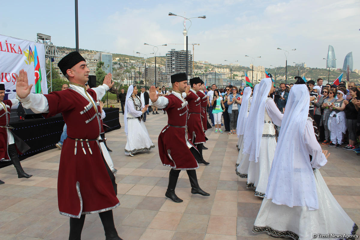 28 May - Respublika Günü münasibətilə yürüş keçirilib (FOTO)