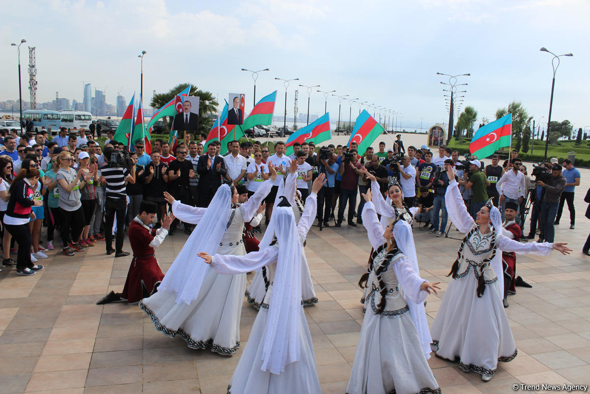28 May - Respublika Günü münasibətilə yürüş keçirilib (FOTO)