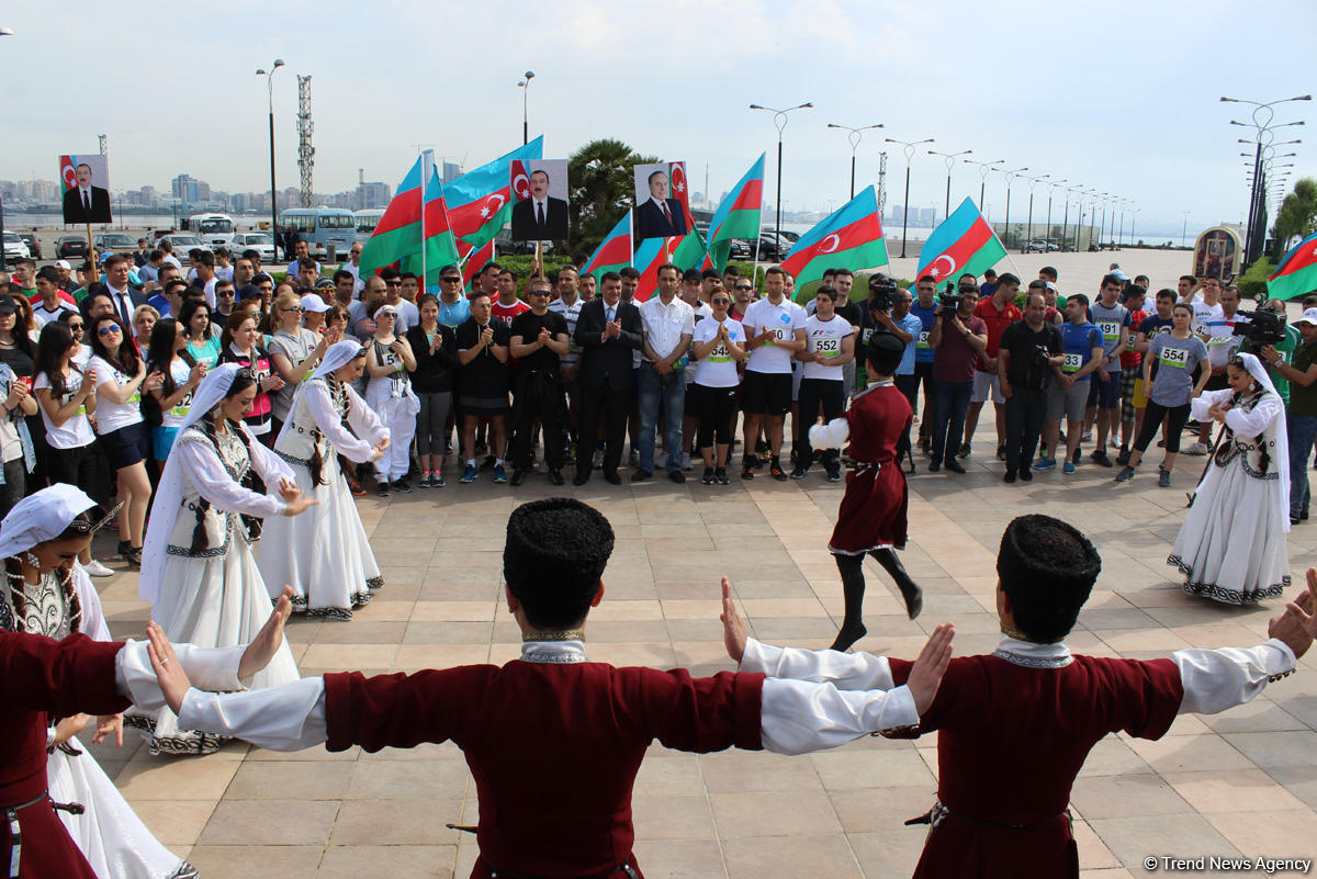 28 May - Respublika Günü münasibətilə yürüş keçirilib (FOTO)