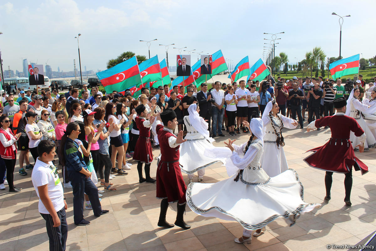 28 May - Respublika Günü münasibətilə yürüş keçirilib (FOTO)