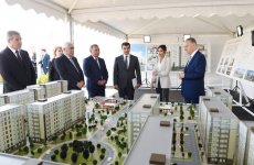 Birinci vitse-prezident Mehriban Əliyeva məcburi köçkün ailələri üçün yaşayış kompleksinin təməlqoyma mərasimində iştirak edib (FOTO) (YENİLƏNİB 2)