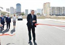 Prezident İlham Əliyev və xanımı Yasamal rayonunda yeni tikilən yolların açılışında iştirak ediblər (YENİLƏNİB) (FOTO)