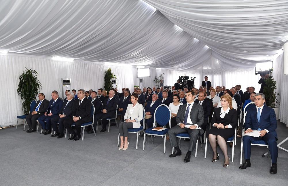 Birinci vitse-prezident Mehriban Əliyeva məcburi köçkün ailələri üçün yaşayış kompleksinin təməlqoyma mərasimində iştirak edib (FOTO) (YENİLƏNİB 2)