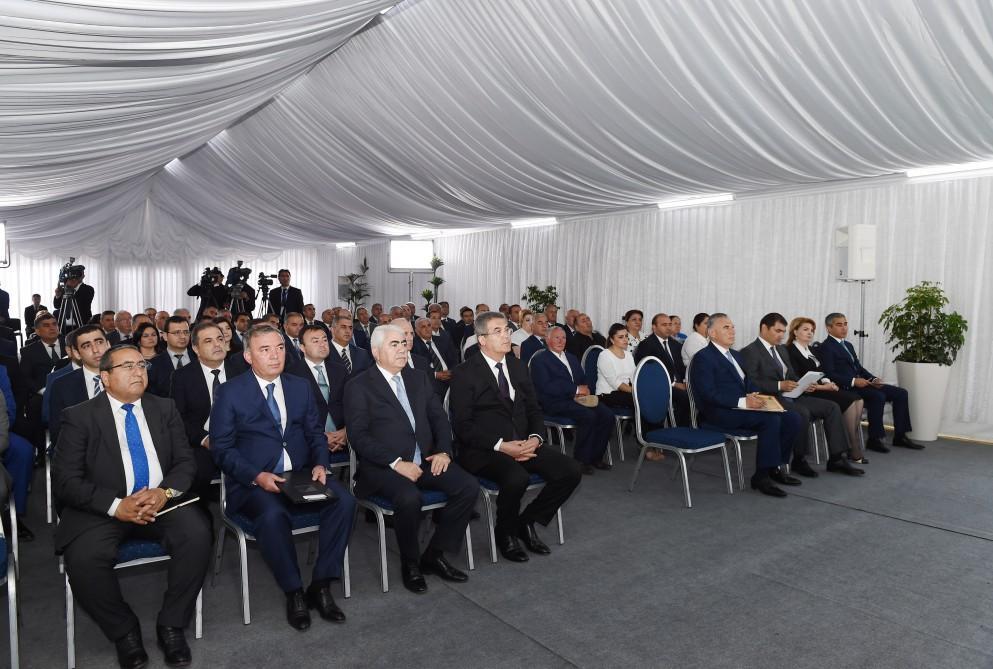 Birinci vitse-prezident Mehriban Əliyeva məcburi köçkün ailələri üçün yaşayış kompleksinin təməlqoyma mərasimində iştirak edib (FOTO) (YENİLƏNİB 2)