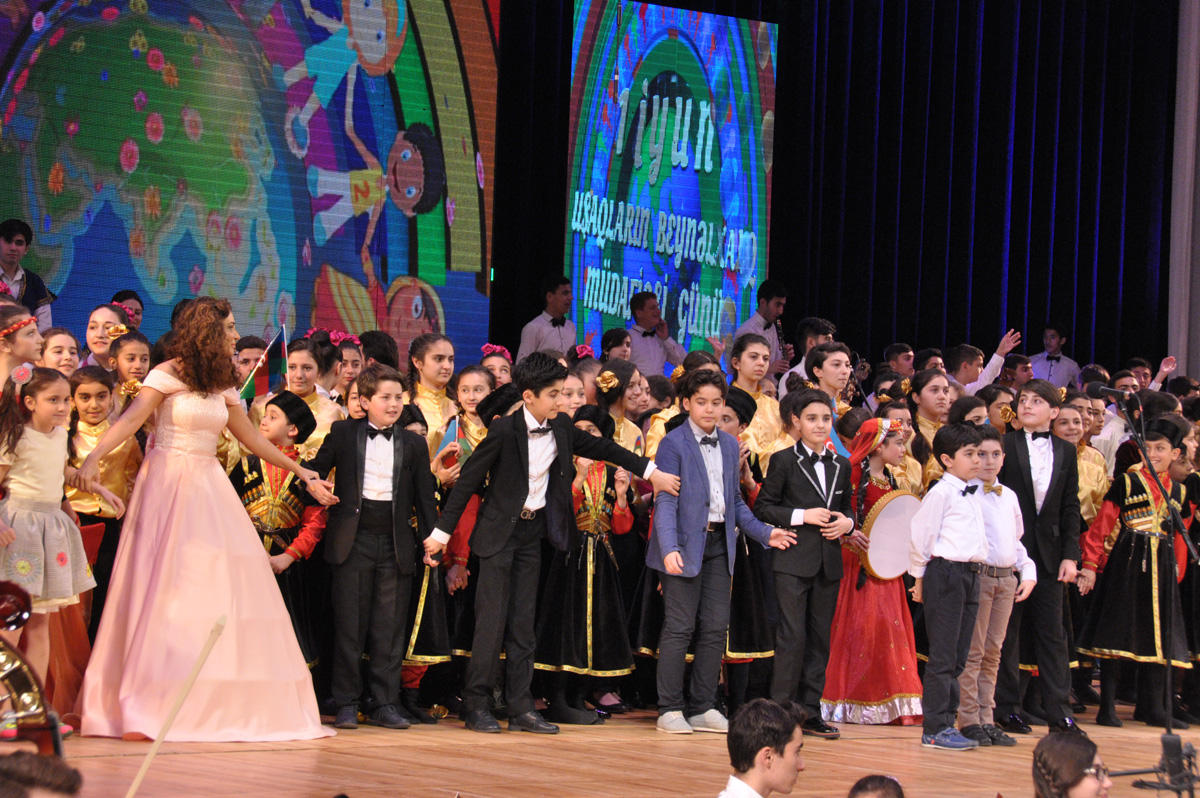 Heydər Əliyev Sarayında möhtəşəm bayram konserti (FOTO)